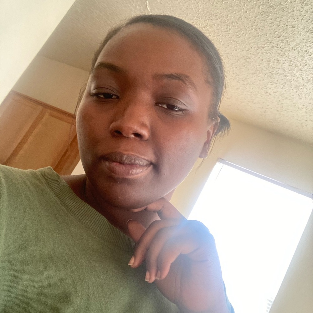 Meet your Posher, Desiree